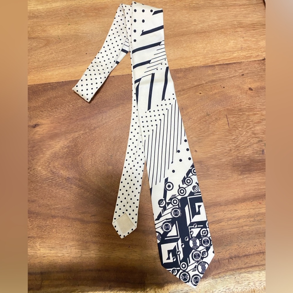 Versace Cream and Black Patterned Tie